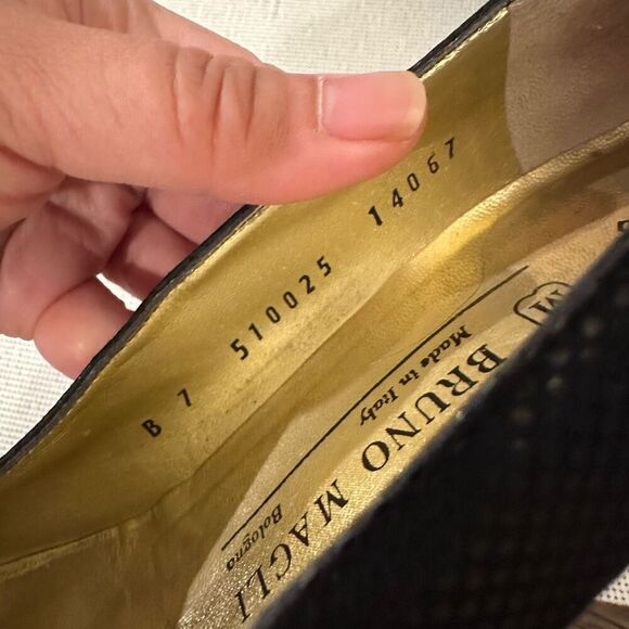 Bruno Magli Italy Vintage‎ Black Textured Leather Low Heel Pumps all leather 7B - Picture 4 of 10